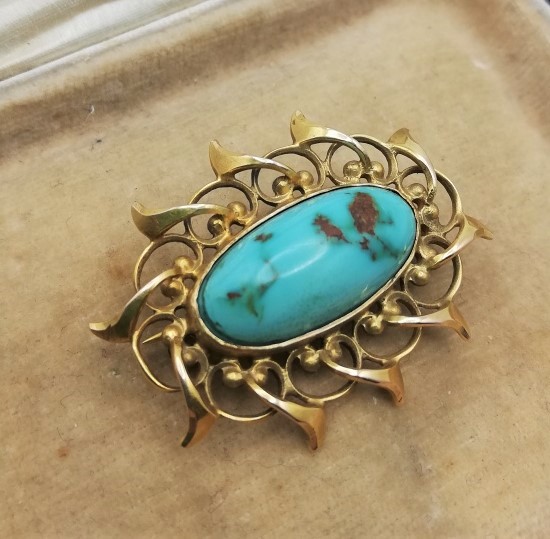 Edwardian c1910 10ct yellow gold brooch with turquoise, very Liberty in style