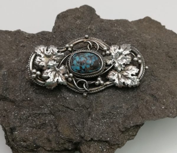 Artificers' Guild attr c1900 Arts and Crafts silver foliate brooch with matrix turquoise and gold pin