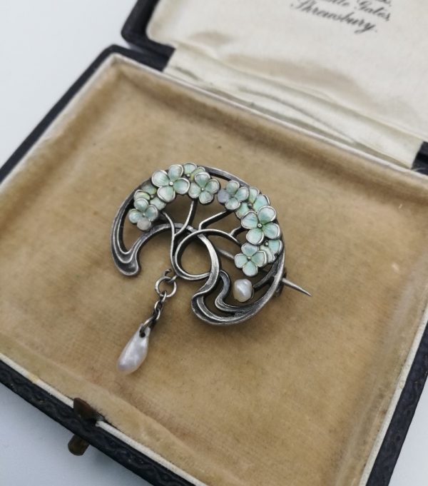 Levinger & Bissinger c1900 Jugendstil / Art Nouveau Depose silver enamel and pearl brooch