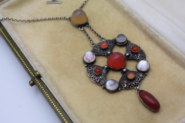 Amy Sandheim 1920s fabulous Arts and Crafts necklace in silver with domed chalcedony and moonstone