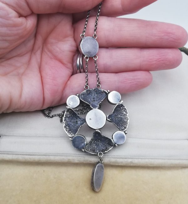 Amy Sandheim 1920s fabulous Arts and Crafts necklace in silver with domed chalcedony and moonstone