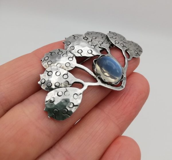 Art Nouveau French c1900 rare Honesty flowers brooch poss Jean Despres! in silver with Ceylon blue moonstone