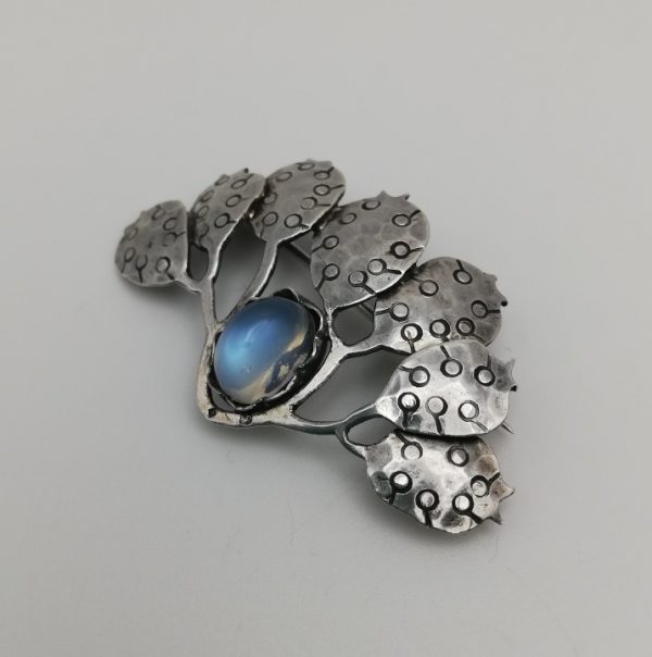 Art Nouveau French c1900 rare Honesty flowers brooch poss Jean Despres! in silver with Ceylon blue moonstone