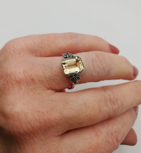Bernard Instone signed 1930s Deco ring with large emerald cut pale lemon citrine and vine leaves