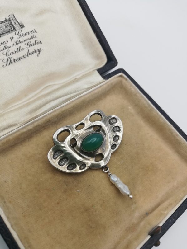 Max Gradl attr Jugendstil brooch c1900 in silver with chrysoprase and baroque pearl drop