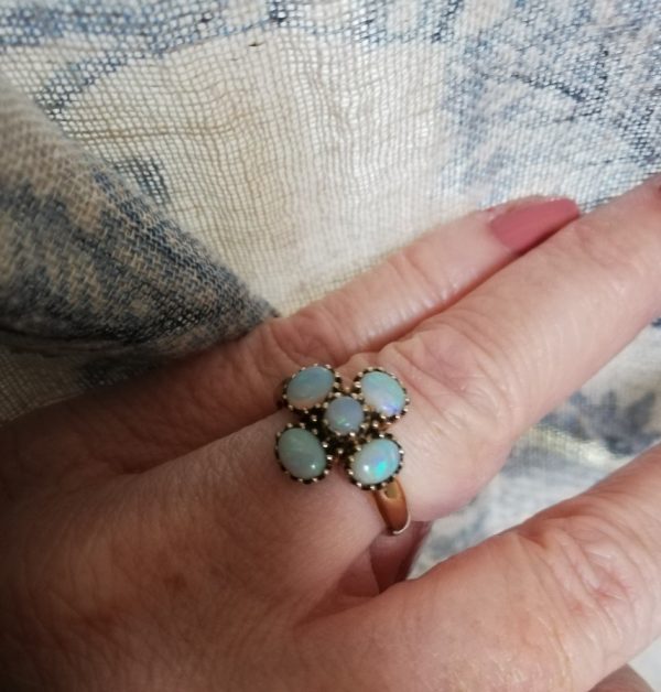 Vintage 9ct gold and opals daisy ring, fully hallmarked UK Birmingham 2004 with maker's mark stamp