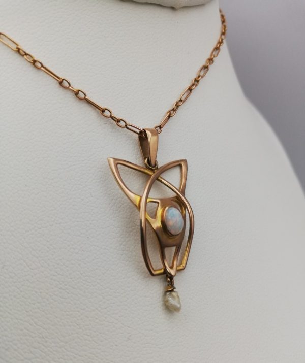 Art Nouveau c1905 Wonderful 9ct gold pendant with opal and pearl with 9ct gold barrel clasp chain