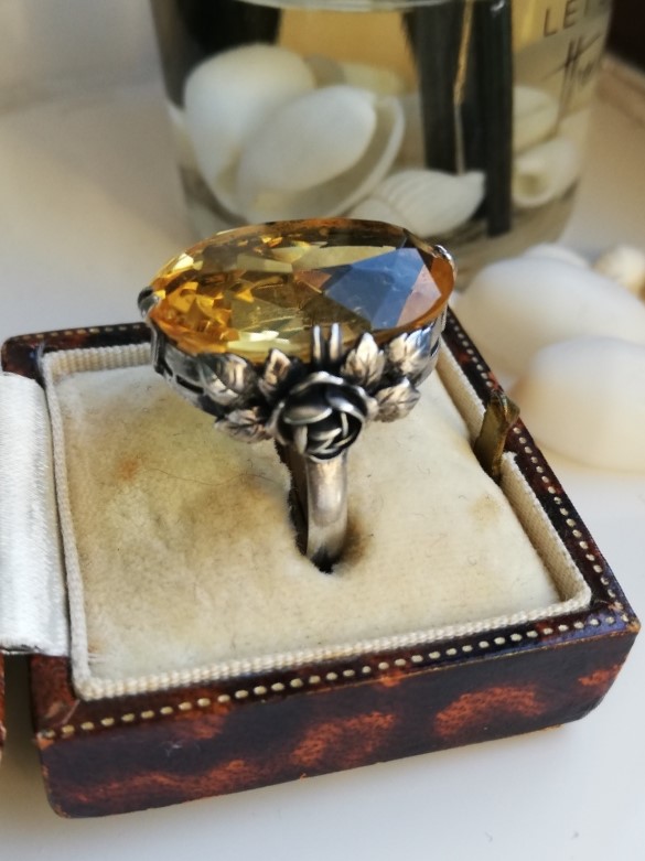 Arts and Crafts German 935 silver roses and leaves impressive, sparkly lemon citrine ring