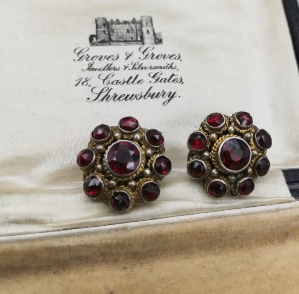 Lovely Austro-Hungarian late 1890s silver gilt and juicy garnets earrings with screw backs