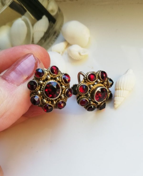 Lovely Austro-Hungarian late 1890s silver gilt and juicy garnets earrings with screw backs