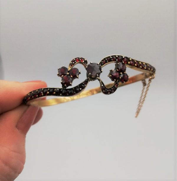 Victorian c1890 Bohemian garnets bracelet in Toi et Moi lucky clover design - beautiful