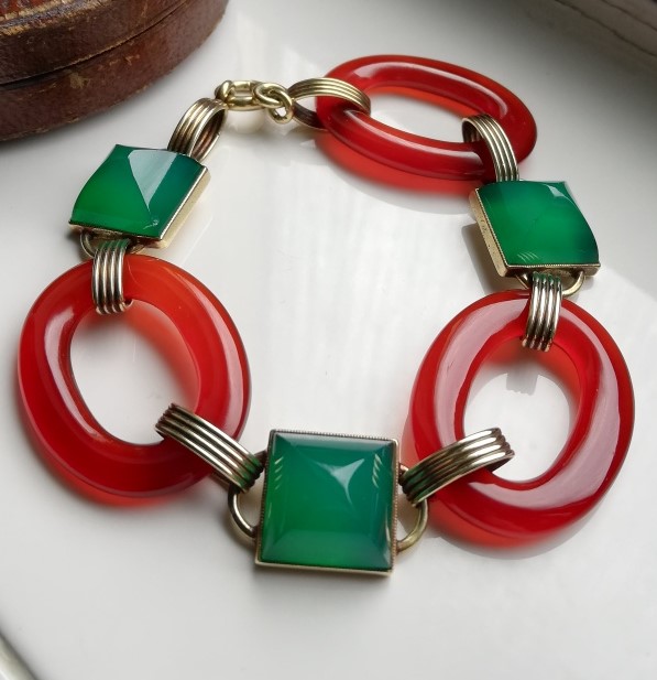 Amazing 1920s Art Deco 14ct gold, carved carnelians and chrysoprase pyramids bracelet