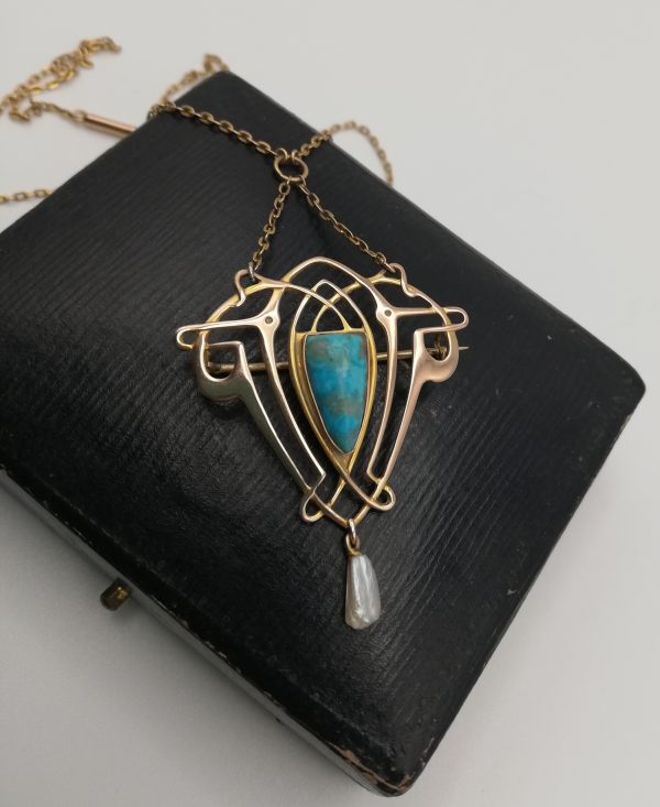 c1900 Jugendstil / Art Nouveau pendant necklace in stamped 9ct gold with turquoise and a wing pearl