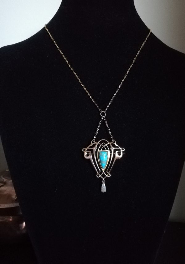 c1900 Jugendstil / Art Nouveau pendant necklace in stamped 9ct gold with turquoise and a wing pearl