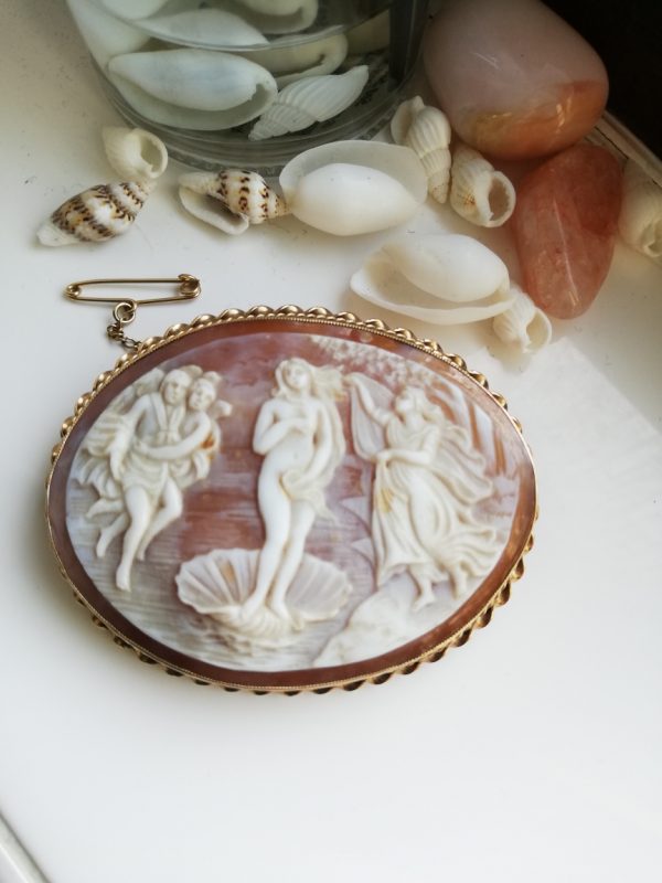 Victorian 9ct gold statement carved shell cameo of Botticelli's Birth of Venus -statement piece