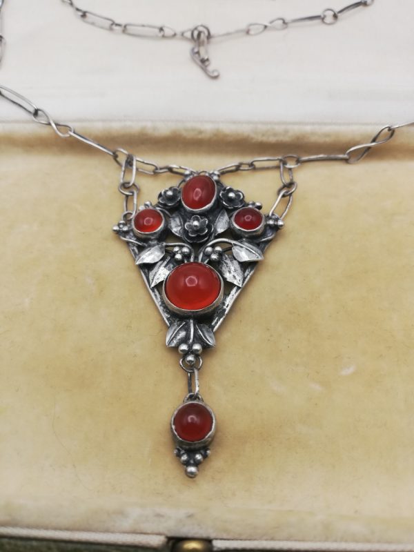 Superb Henry George Murphy attr Arts and Crafts necklace in silver with carnelians, early 1900s