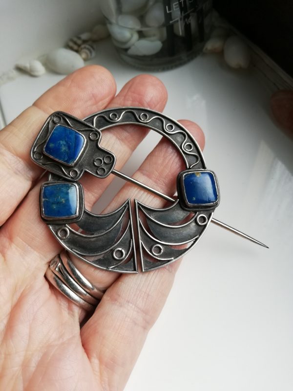 c1900 Arts and Crafts large penanular pin in sterling silver and Swiss lapis in excellent order