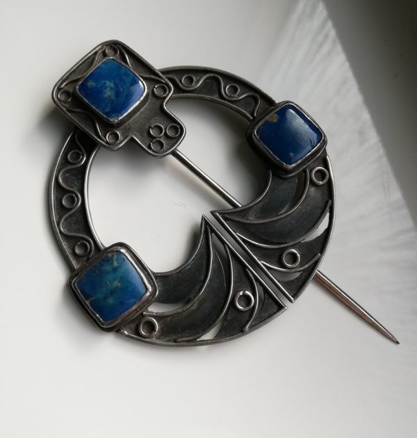 c1900 Arts and Crafts large penanular pin in sterling silver and Swiss lapis in excellent order