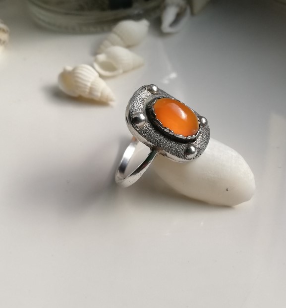 Attractive Arts and Crafts c1920-1930 hammered silver, faux rivets, silver and carnelian ring