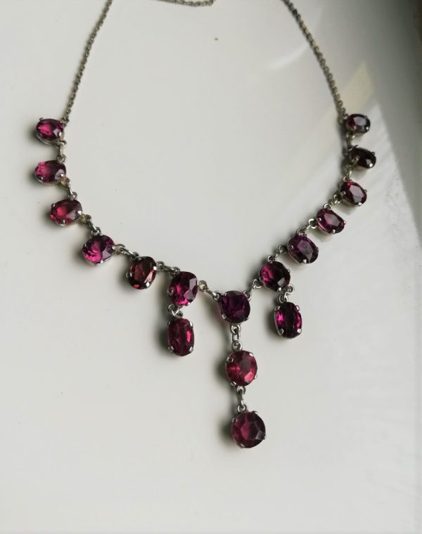 Vintage silver fringe necklace with faceted pink almandine garnets - 17 stones