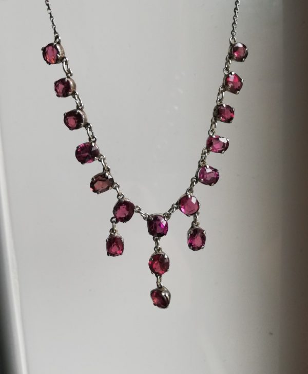 Vintage silver fringe necklace with faceted pink almandine garnets - 17 stones