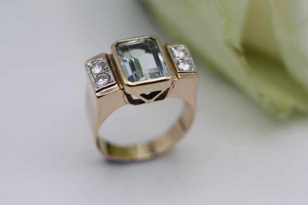 Art Deco 18ct gold, aquamarine and diamonds tank ring-sensational piece