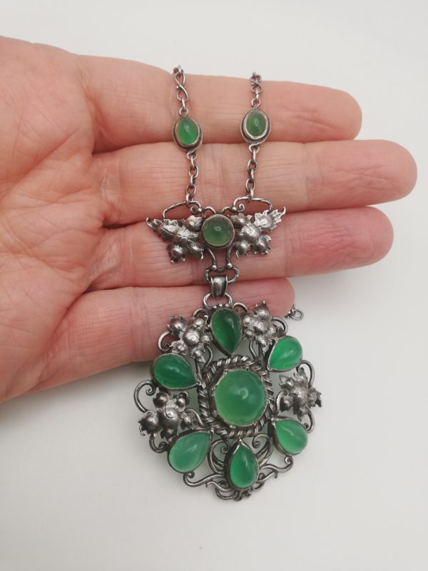 Sibyl Dunlop attr c1920 Arts and Crafts impressive necklace in silver and chrysoprase with original chains