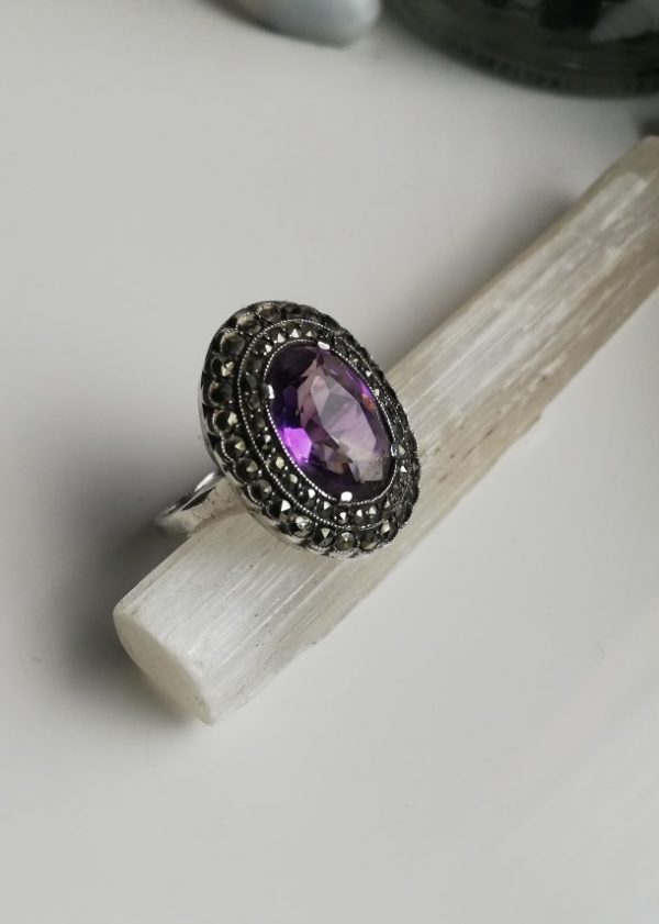 Art Deco 1930s statement ring in silver, impressive amethyst gem and marcasites