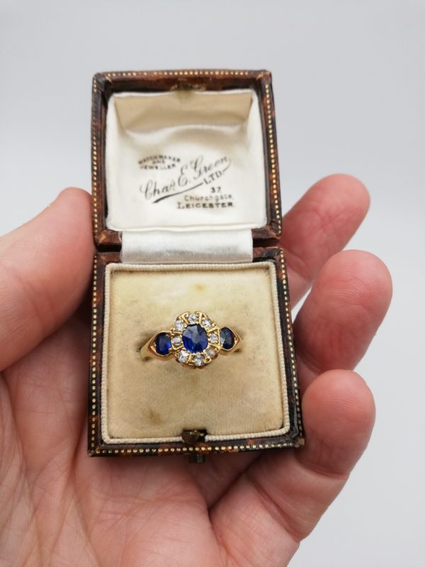 Victorian / Edwardian 18ct gold, sapphires and diamonds daisy flower ring