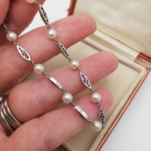 Edwardian c1910 9ct white gold links and pearl bracelet, fine and sleek in design