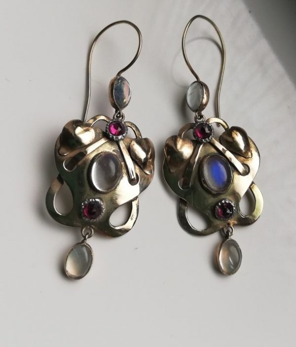 Rare and sensational Arts and Crafts / Art Nouveau earrings c1910 in 9ct gold with water opals and garnets