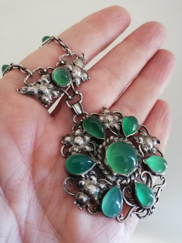 Omar Ramsden attr c1920 Arts and Crafts impressive necklace in silver and chrysoprase with original chains
