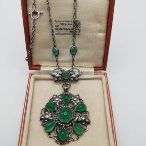 Omar Ramsden attr c1920 Arts and Crafts impressive necklace in silver and chrysoprase with original chains