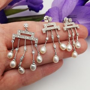 Art Deco style 18ct white gold, diamonds and pearls demi-parure pendant and earrings