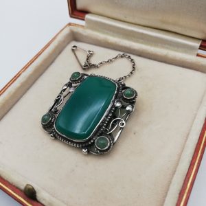 George Hunt attr c1920 Arts and Crafts chrysoprase jade brooch with beautiful foliate surround