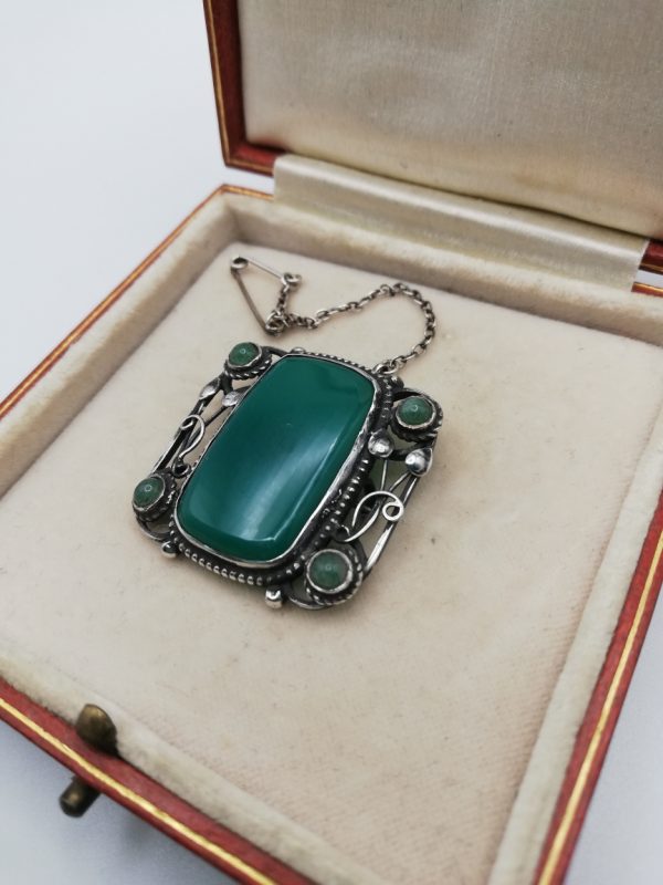 George Hunt attr c1920 Arts and Crafts chrysoprase jade brooch with beautiful foliate surround