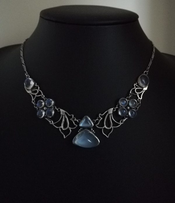 Sibyl Dunlop glorious Arts and crafts necklace 1930s with Ceylon moonstones and silver