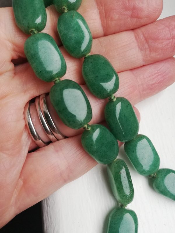 Beautiful vintage 14ct gold and hand-knotted polished aventurine necklace with 23 stones