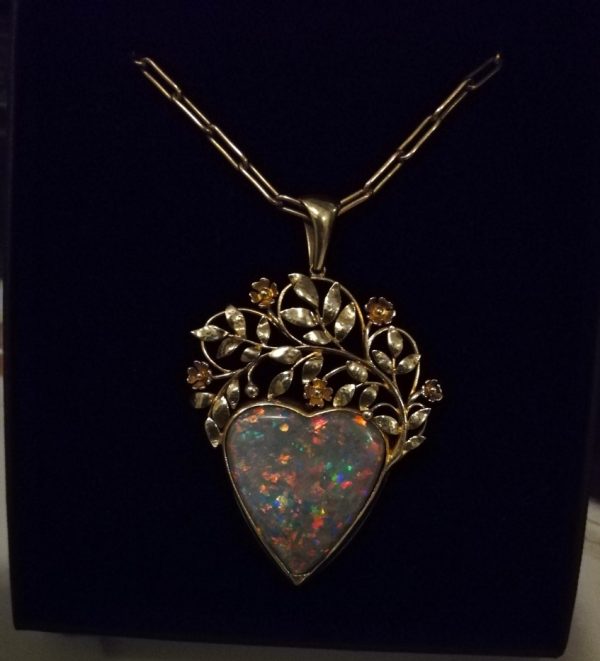 c1905 Artificers' Guild attr Arts and Crafts18ct gold heart-shaped black opal pendant on gold chain