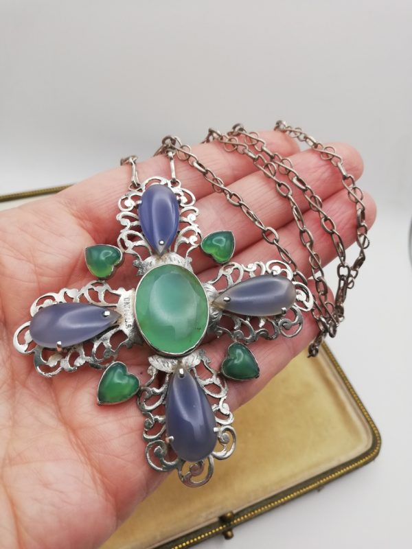 Amy Sandheim c1930 Arts and Crafts wonderful chalcedonies pendant/ brooch with original detachable chains