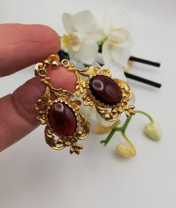 Vintage Georgian revivalist demi-parure in 18ct yellow gold with large cabochon garnets