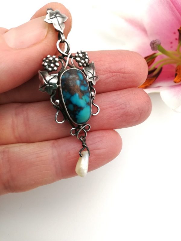 Lovely c1900 hand crafted Arts and Crafts foliate pendant in silver with turquoise and pearl