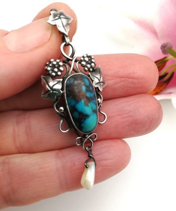 Lovely c1900 hand crafted Arts and Crafts foliate pendant in silver with turquoise and pearl