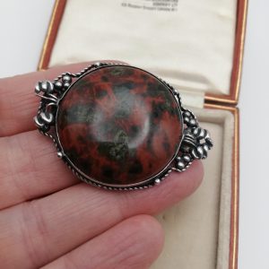 c1900 hand crafted Arts and Crafts leaves brooch in silver with gorgeous agate