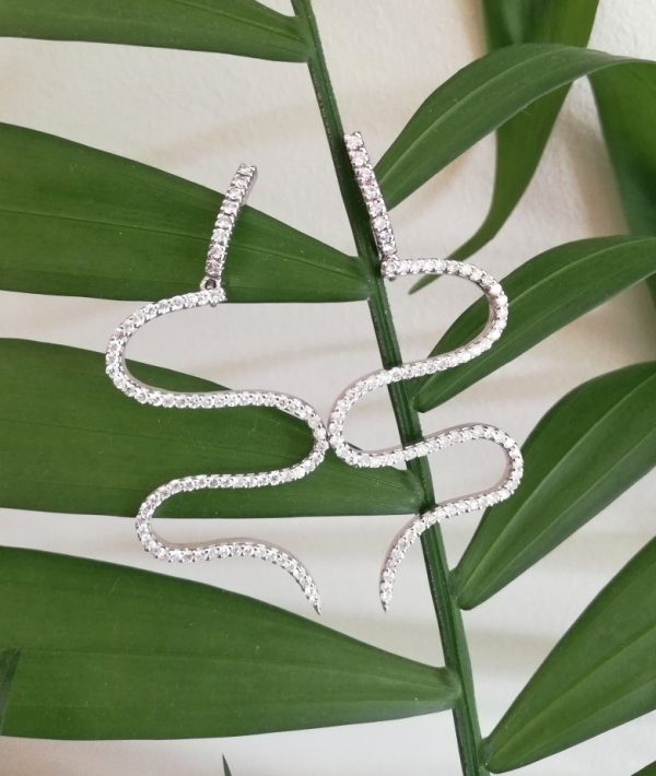Superb 18ct white gold and 1.4ct diamonds drop snake earrings
