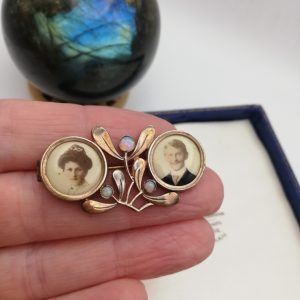 c1900 Art Nouveau gilt metal and opals mistletoe love brooch with enamels