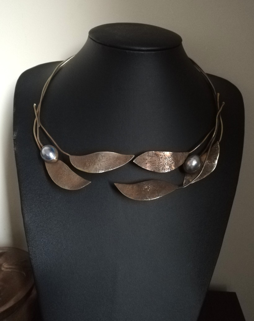 Structural foliate studio collar necklace from London 1986 in textured silver gilt with grey blister pearls Structural foliate studio collar necklace from London 1986 in textured silver gilt with grey blister pearls