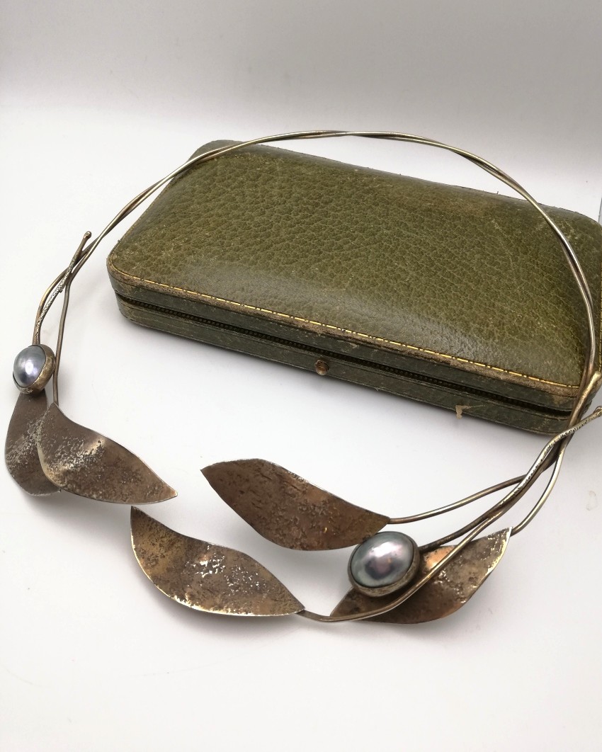 Structural foliate studio collar necklace from London 1986 in textured silver gilt with grey blister pearls Structural foliate studio collar necklace from London 1986 in textured silver gilt with grey blister pearls