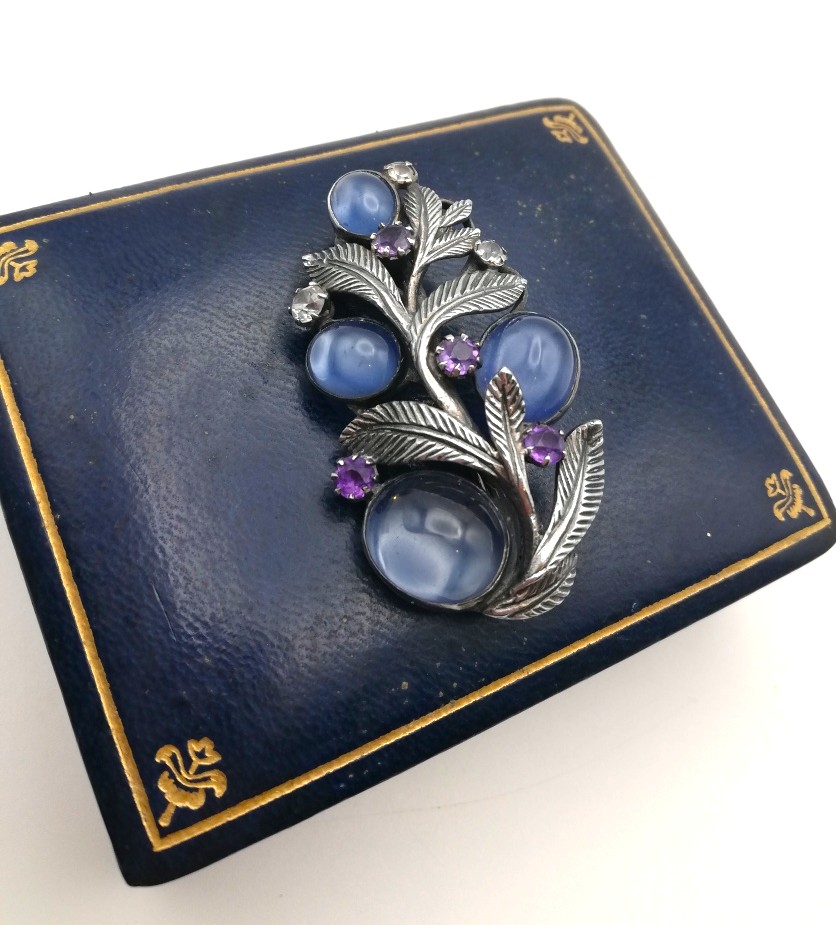 Book piece Bernard Instone Arts and Crafts brooch with blue foiled quartz, white topaz and amethyst Book piece Bernard Instone Arts and Crafts brooch with blue foiled quartz, white topaz and amethyst