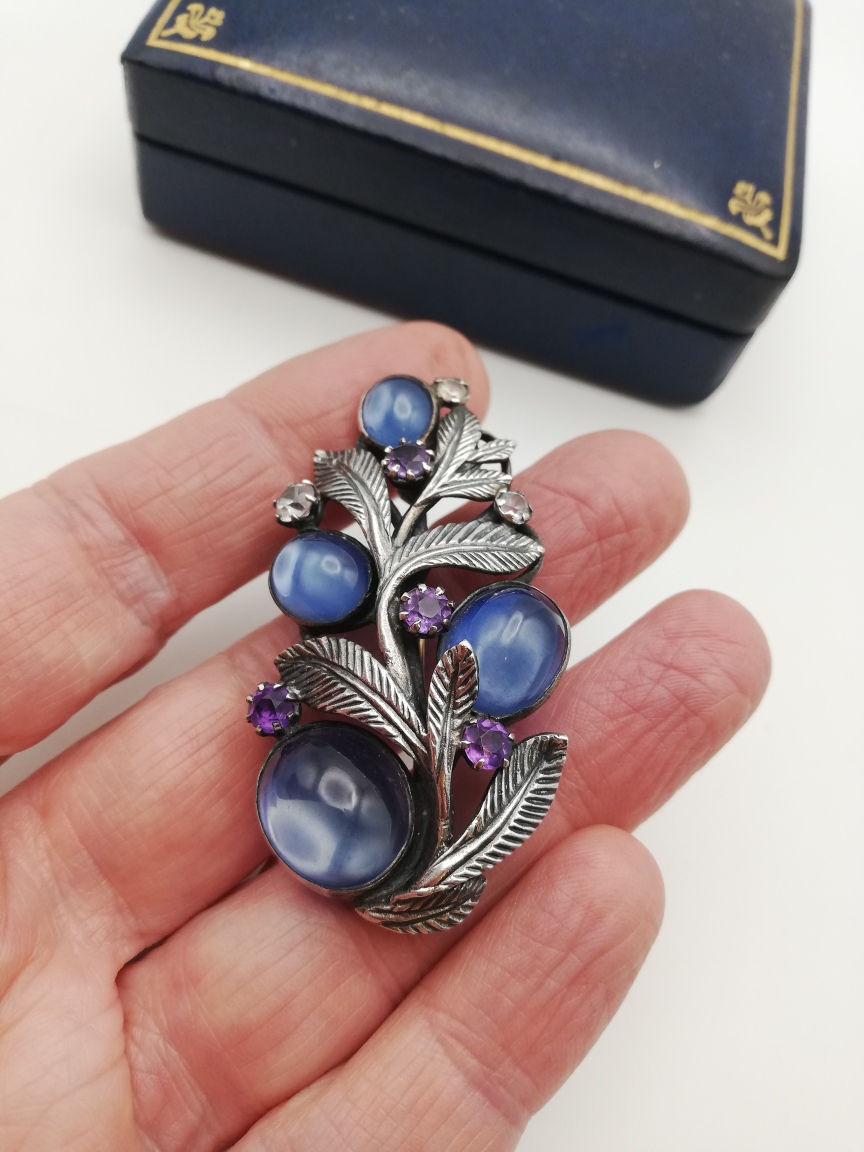 Book piece Bernard Instone Arts and Crafts brooch with blue foiled quartz, white topaz and amethyst Book piece Bernard Instone Arts and Crafts brooch with blue foiled quartz, white topaz and amethyst